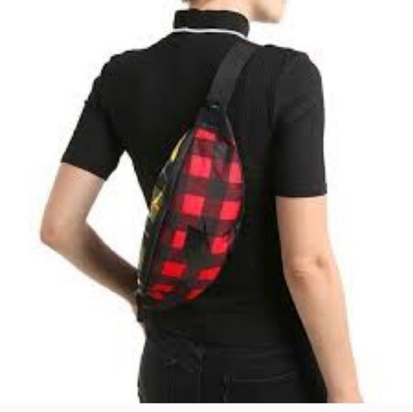 Nike- Fanny pack Belt bag Large adjustable straps Red. Black Yellow - Picture 1 of 6